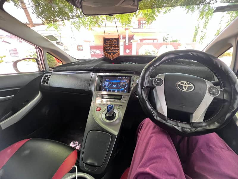 Toyota Prius 2012 in Immaculate Condition - Urgent Sale 5