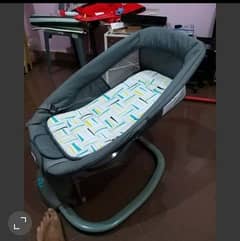 Mastela 3 in 1 Basinet cum chair in mint condition