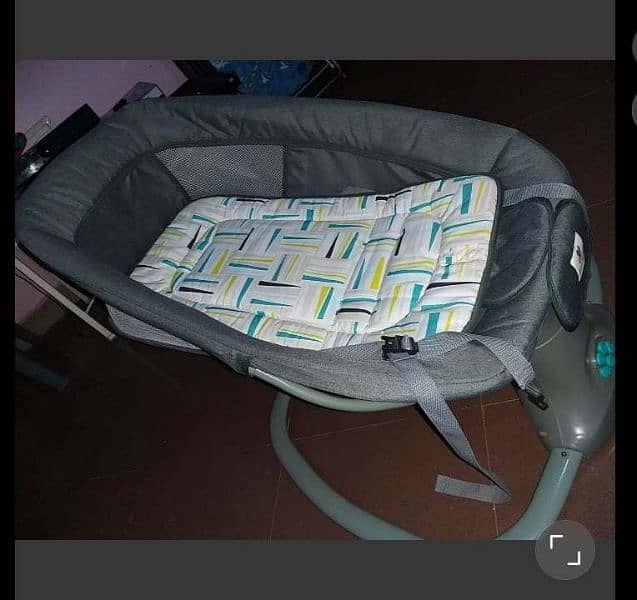 Mastela 3 in 1 Basinet cum chair in mint condition 1