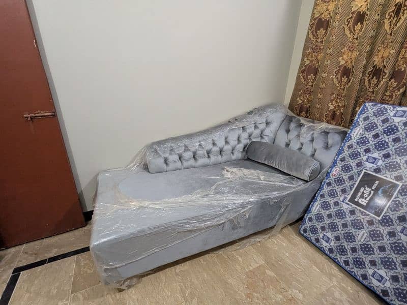 Dewan Sofa 0