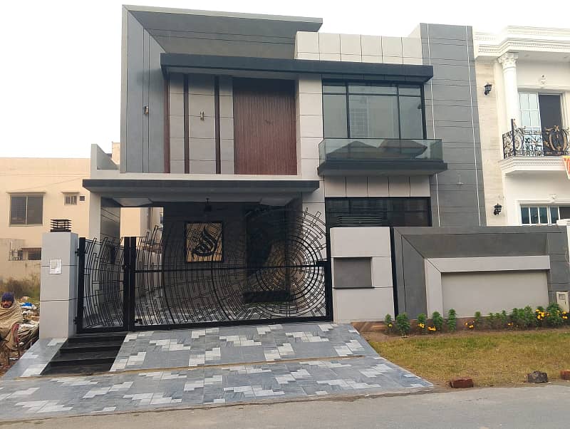 10 Marla House For Sale In Paragon City Lahore 0