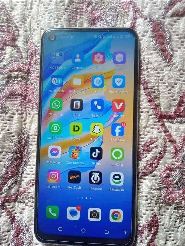 Tecno Camon 17 with box 1