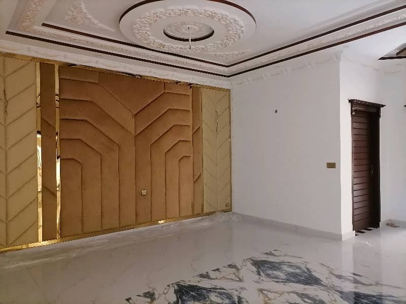 12 Marla House In Lahore Is Available For sale 6