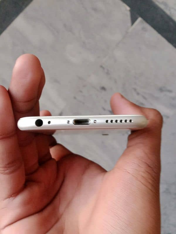 iPhone 6 scratch less 3