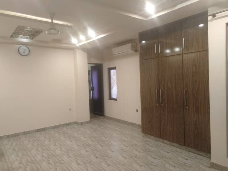 700 Sqft office Available For Rent At Susan Road 14