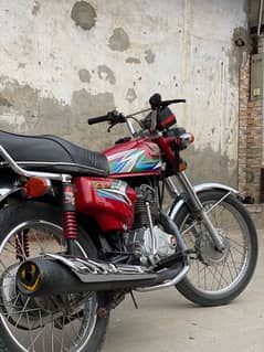 Honda 125 (125cc)  in Red colour