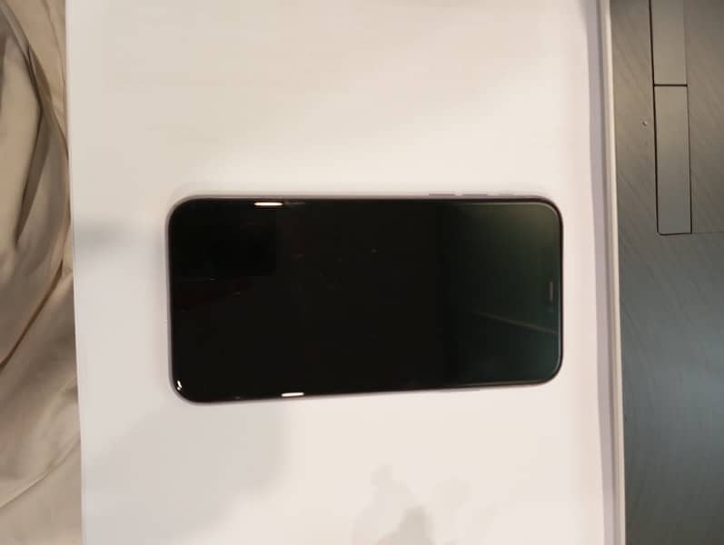 iphone 11 with box singel sim pta aprovd 5