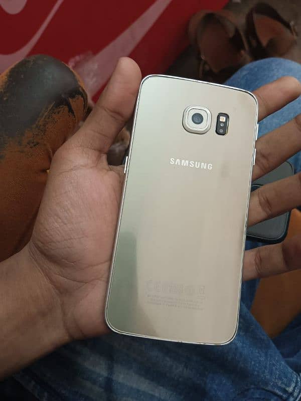 Samsung Galaxy S6edge golden color 3