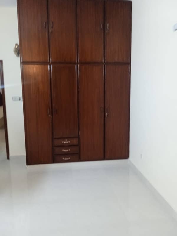 10 Marla House In Allama Iqbal Town - Sikandar Block Is Available 8