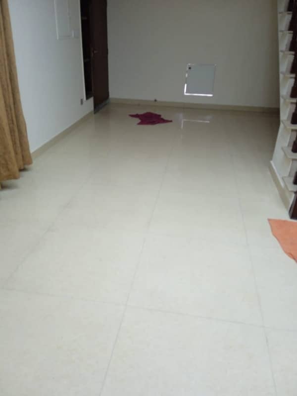 10 Marla House In Allama Iqbal Town - Sikandar Block Is Available 10