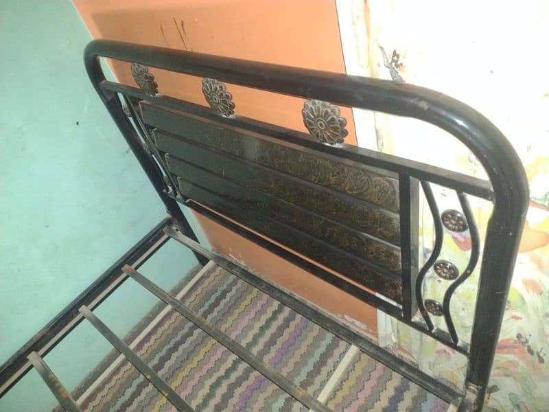 IRON SINGLE BED 0