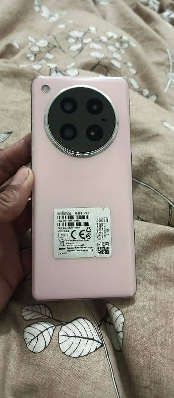 Infinix zero 40 8+8/256for sale 0