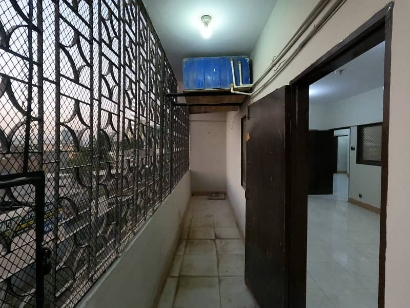 Prime Location Flat For Sale In Karachi 7