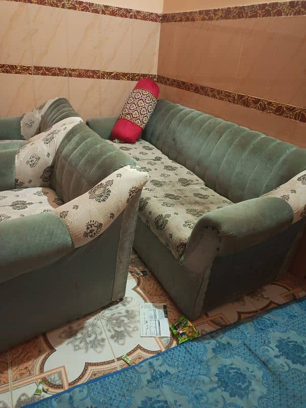 sold my sofa set urgently 2