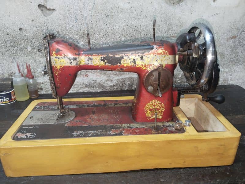 Used sewing machine for sale in Good condition 0