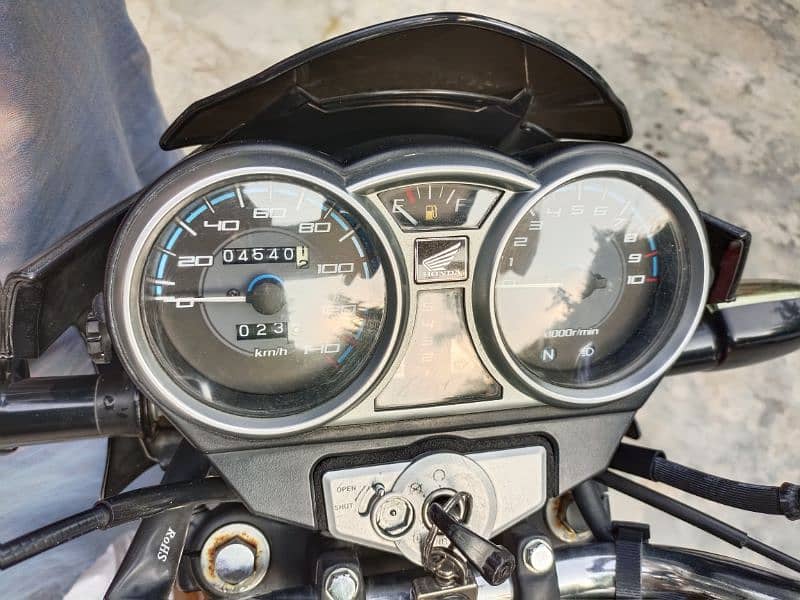 Honda Cb 150 F like new condition 5000 km drive ph. 03316538786 4