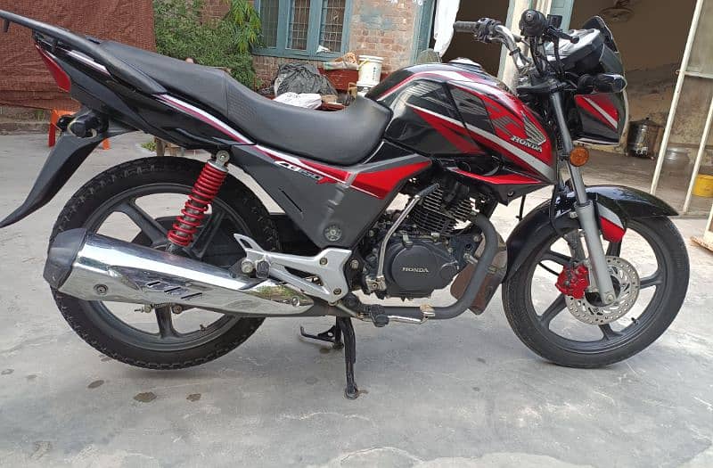 Honda Cb 150 F like new condition 5000 km drive ph. 03316538786 8