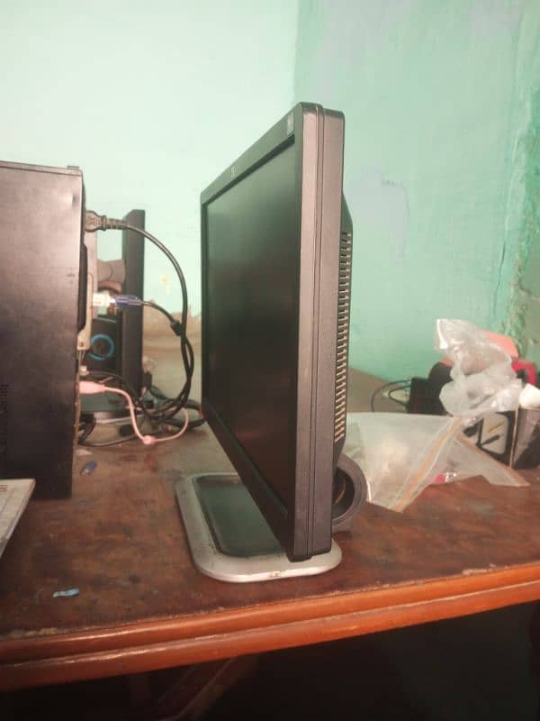 19 inch HP LCD (10/10) 1