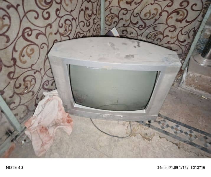 33 saal old TV for sale 1