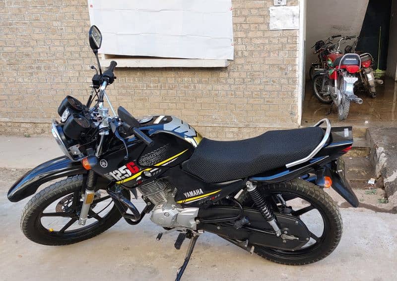 Yamaha YBR 125G, Brand new condition scratch less bike 1