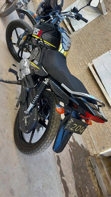 Yamaha YBR 125G, Brand new condition scratch less bike 2