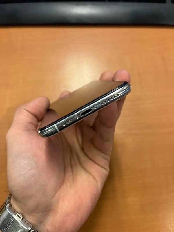 iPhone XS - Non-PTA - Factory Unlocked 1