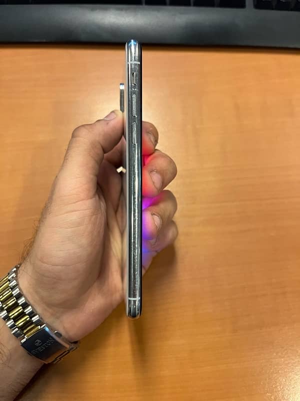 iPhone XS - Non-PTA - Factory Unlocked 5