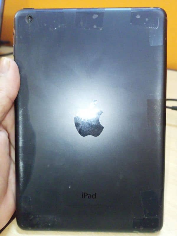 Apple IPAD mini with 12.6GB Storage Capacity 1