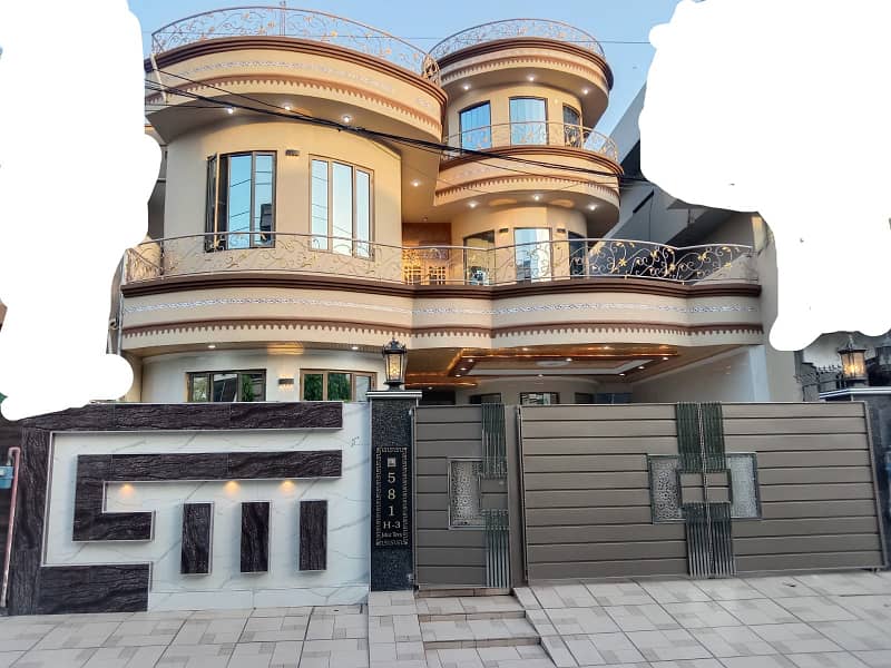 12 Marla Used House Is Available For Sale In Johar Town Opposite Emporium Mall 0