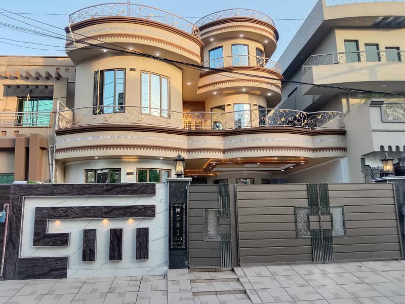 12 Marla Used House Is Available For Sale In Johar Town Opposite Emporium Mall 3