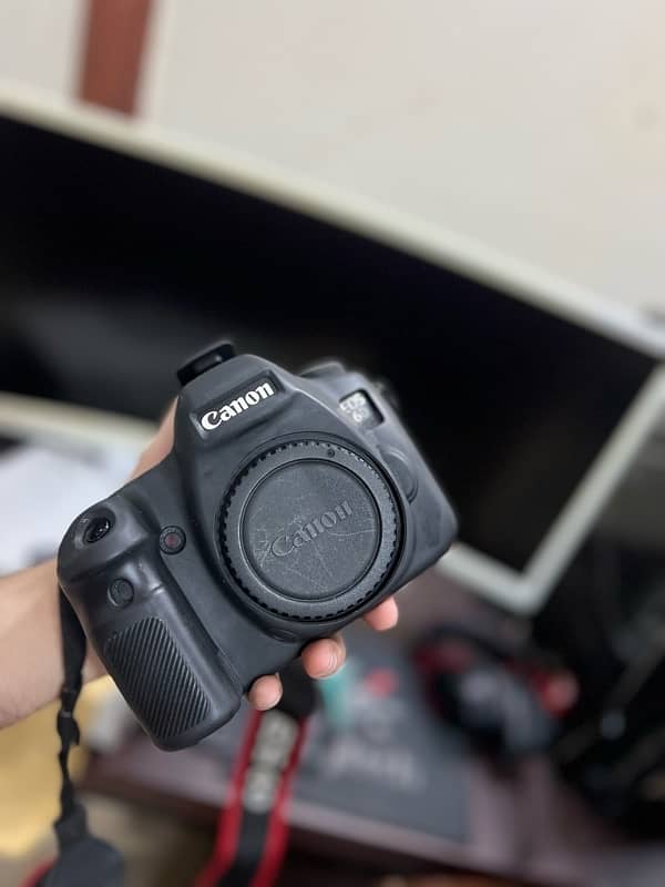 Canon 6D (Full Frame) camera with box 4