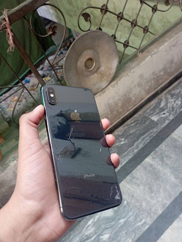 iPhone xsmax condition 10/9 64gb back brake face id in glitch 0