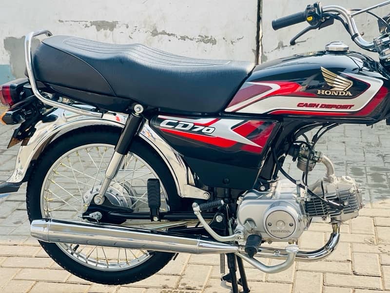 Honda CD 70 2025 3