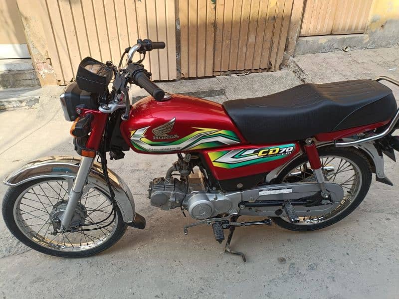 Honda 70 cc number laga ha all Punjab number ha 1