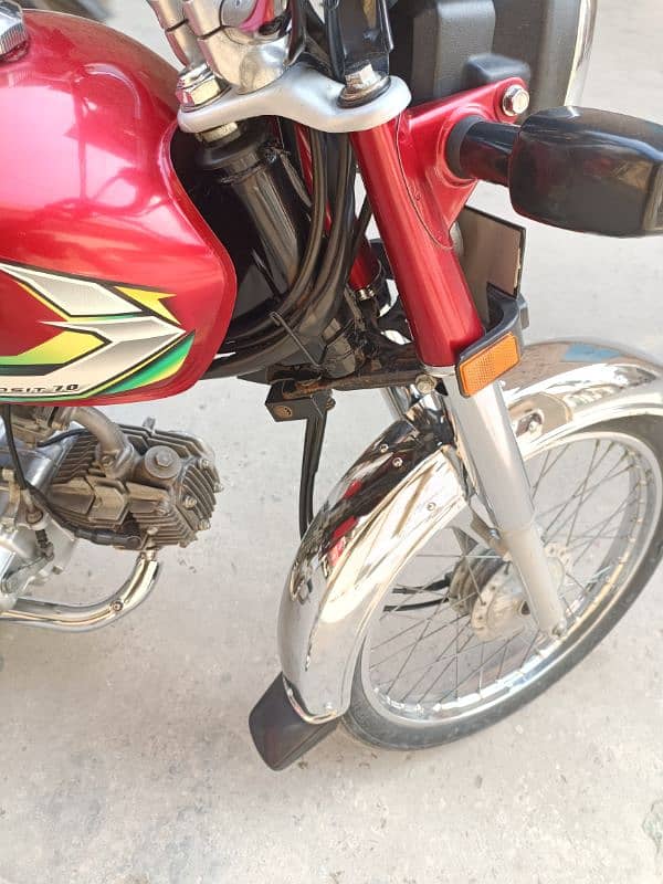 Honda 70 cc number laga ha all Punjab number ha 6