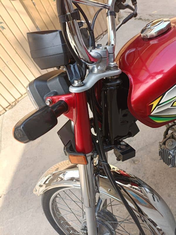 Honda 70 cc number laga ha all Punjab number ha 7