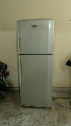 refrigerator acche condition mein bilkul saf hy no raperng full size h