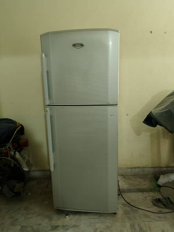 refrigerator acche condition mein bilkul saf hy no raperng full size h 2