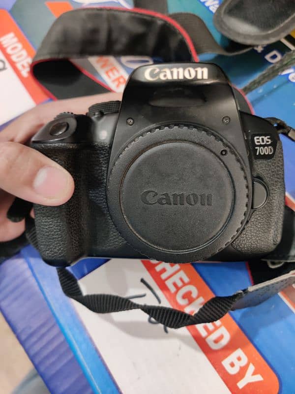 Canon 700d with 2 extra lenses and complete accessories 1