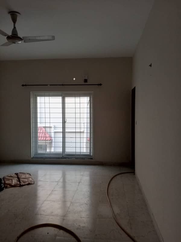 1 Kanal Upper Portion Available For Rent In Sarwar Road. 5