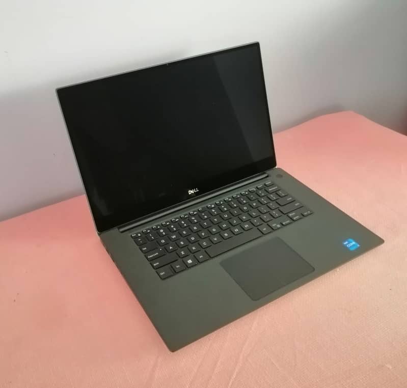 Dell Precision 5540 – i7 9th Gen, 32GB RAM, 4K Touch, 4GB GPU 1