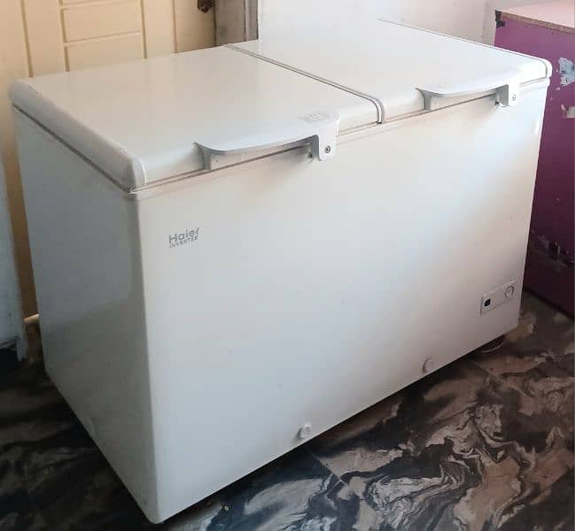 Hair deep freezer double  door white colour good condition 0