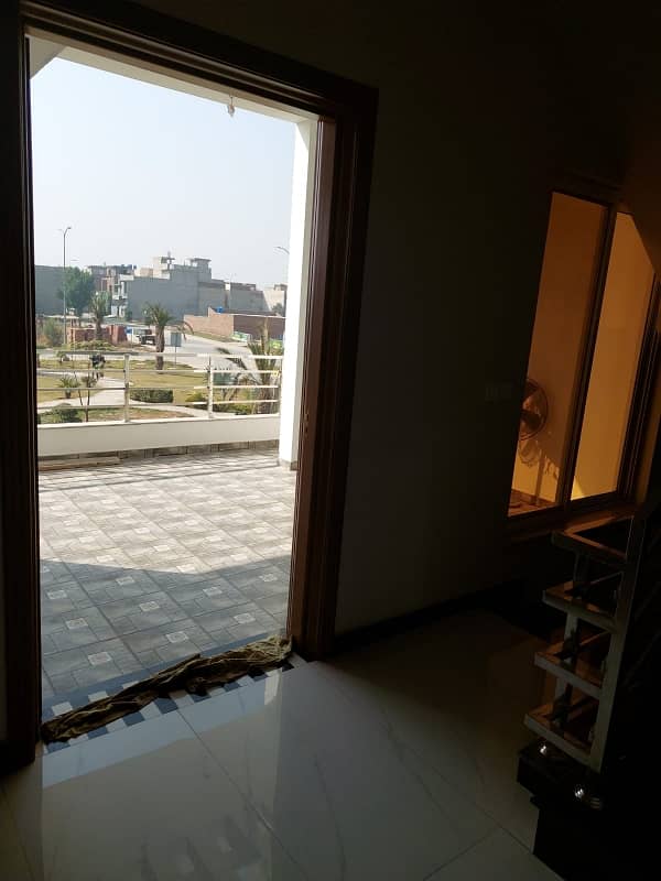 10 Marla Brand New House For Rent MODEL CITY 1 FAISALABAD VIP LOCATION Park Facing 26