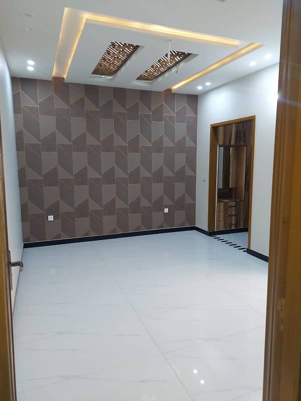 10 Marla Brand New House For Rent MODEL CITY 1 FAISALABAD VIP LOCATION Park Facing 30