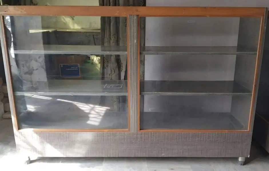 Glass Counter for Shop or Bakery 2