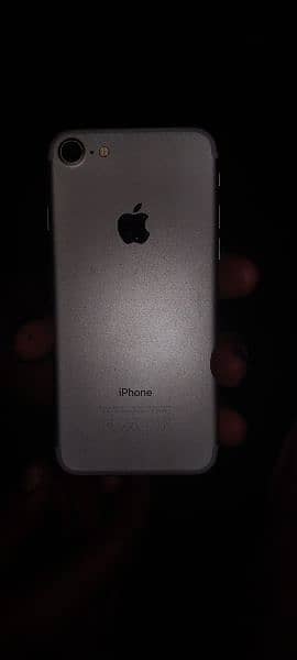 I phone 7 PTA approved white color daba sat hai 3