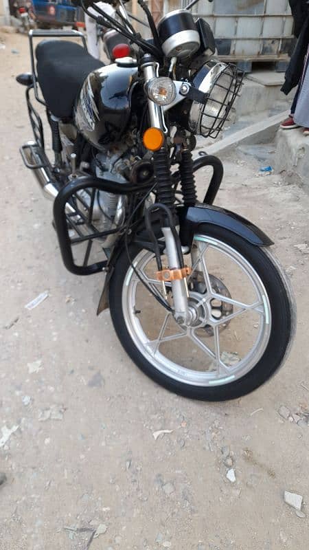 Bike only 19000 km running.  1st owner like new Jus 350k 12