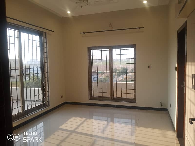 1 Kanal House (1 st Floor + Corner) 4 bedrooms available here for rent in DHA 5 Islamabad 9