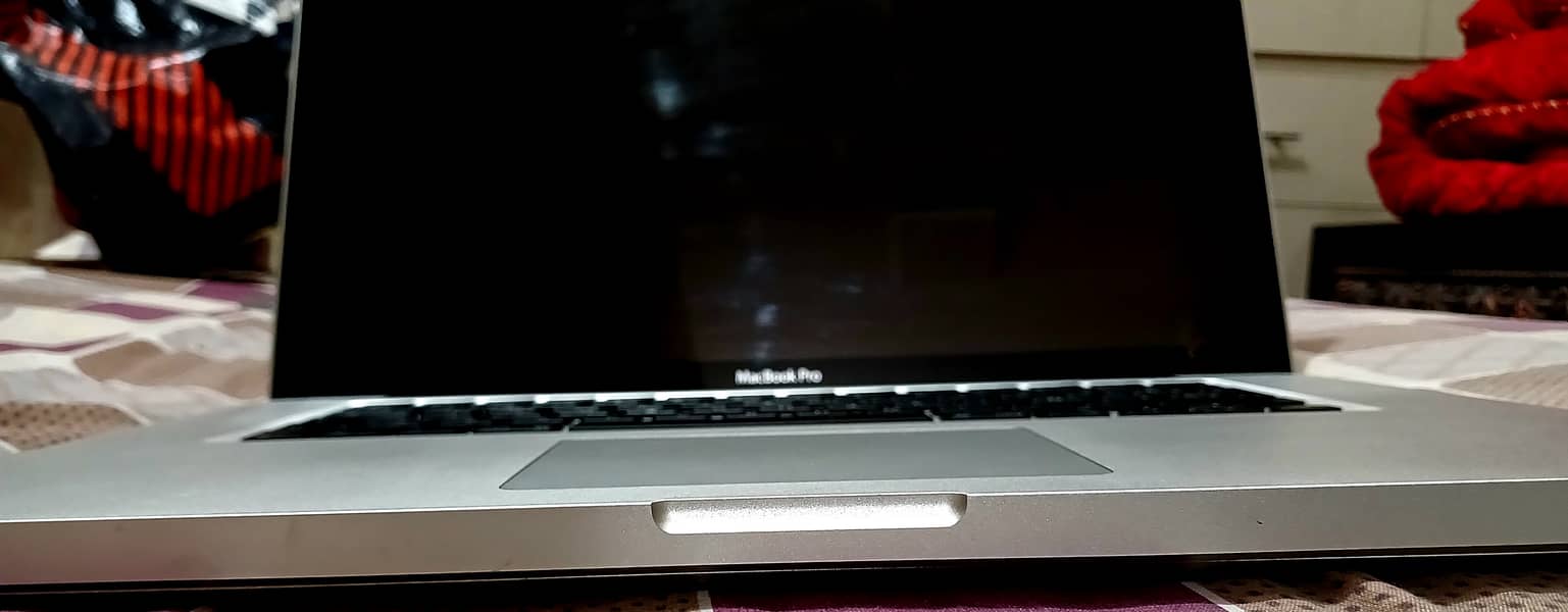 Macbook pro without charger good condition 0