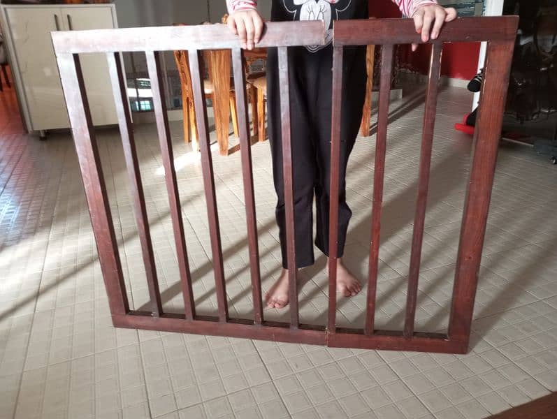 safety wooden gates for kids adjusted as per aize 0